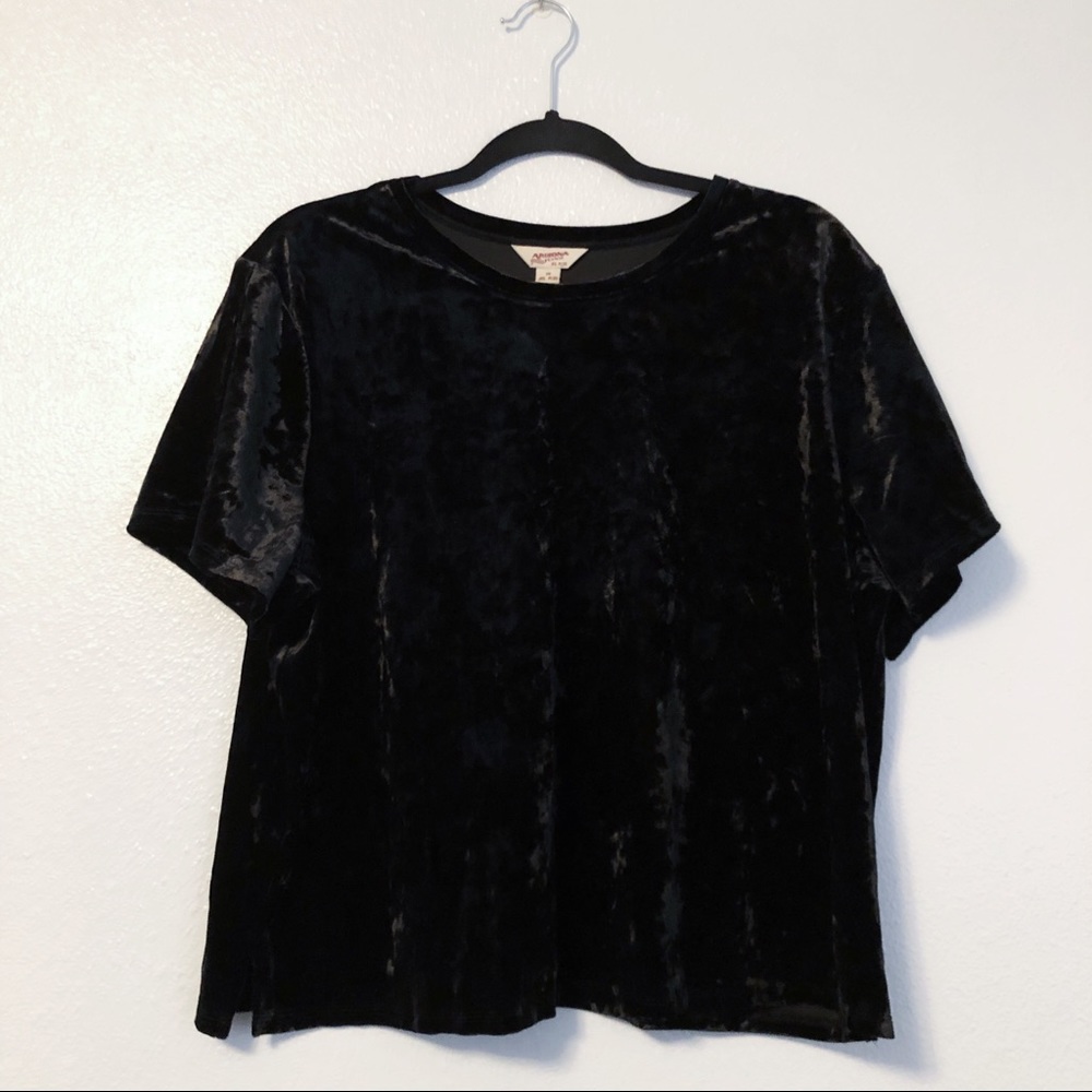 Arizona Jean Co. Black Velour Cropped Shirt